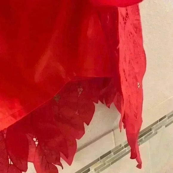 Gorgeous 100% linen skirt. Uniquely detailed hem.. - Picture 6 of 9